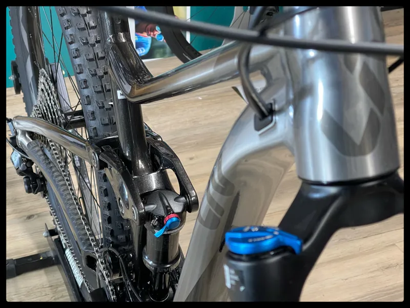 Liv Intrigue 29 1 Medium Smoke Metal 2022-3